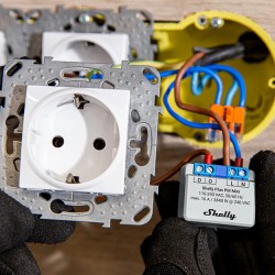 Shelly PLUS PM MINI compteur wattmetre voltmetre amperemetre Wi-Fi BLUETOOTH mesure de puissance pour domotique home-automation